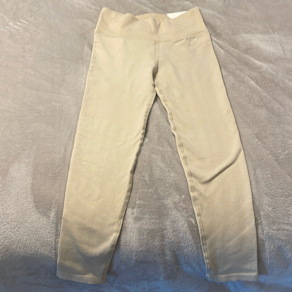 Medium High Rise Arie leggings